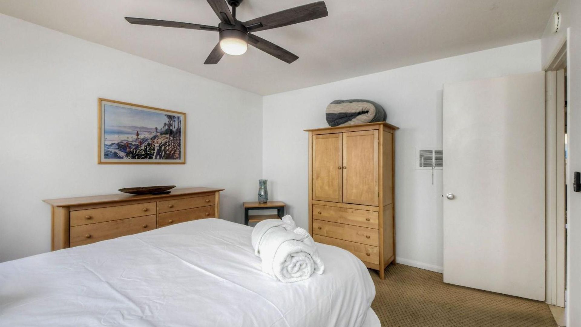 90 Walk Score, Private Patio, Steps To & Dining, Parking * Carlsbad