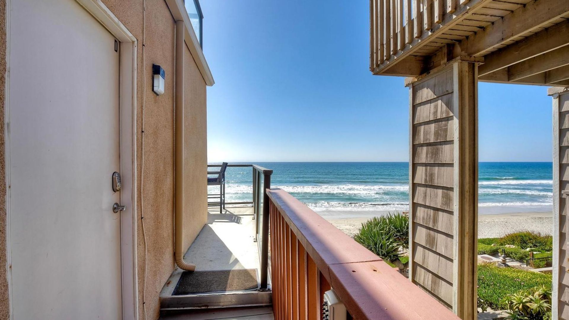 Oceanfront Condo, Private Balcony, Access, Bbq Apartment *