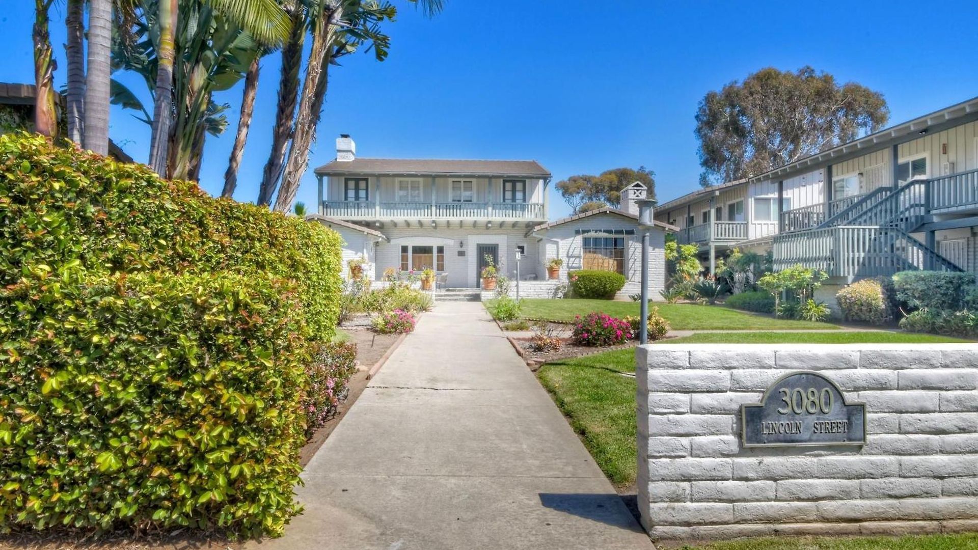 90 Walk Score, Private Patio, Steps To & Dining, Parking