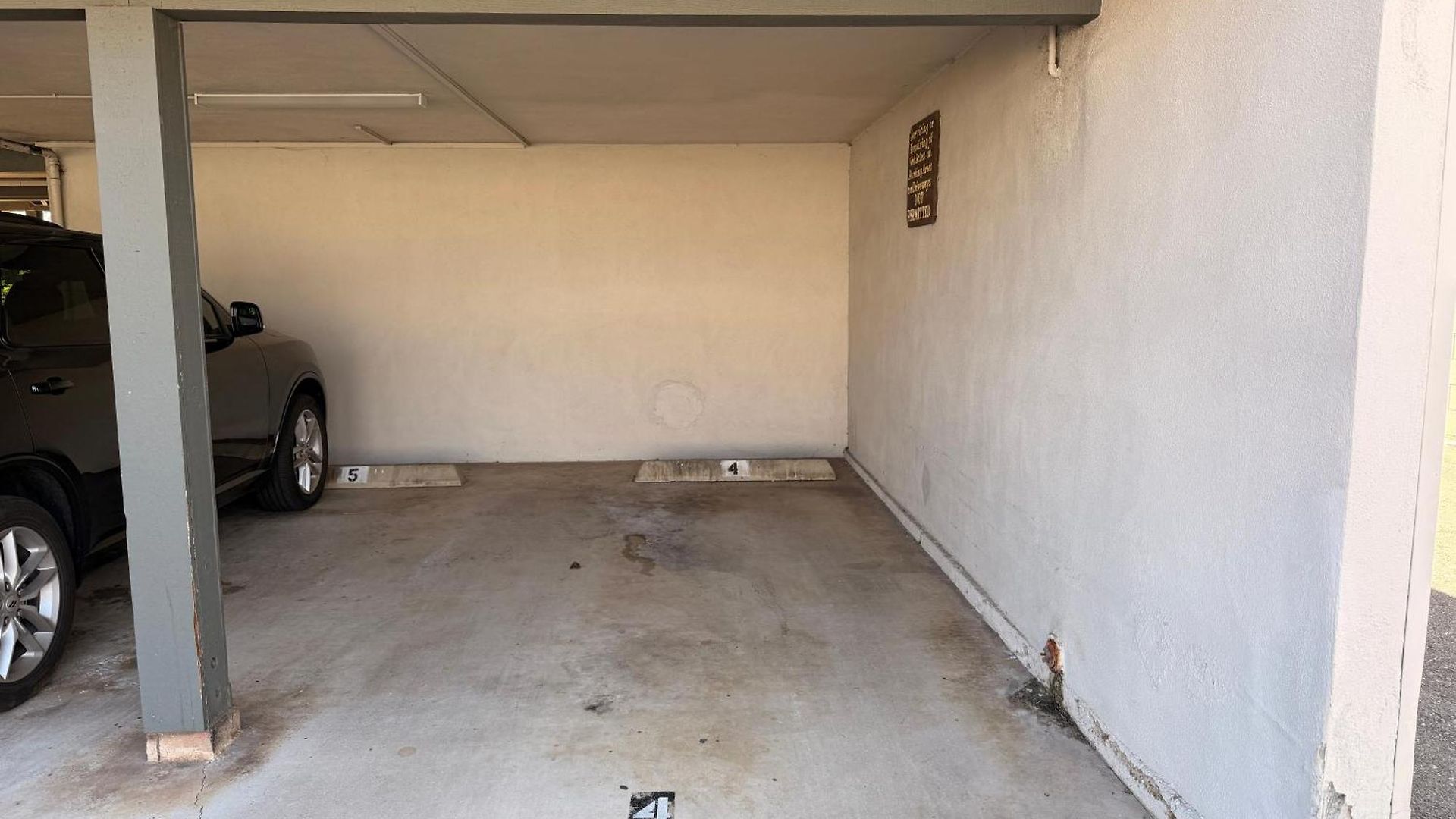 Apartment 90 Walk Score, Private Patio, Steps To & Dining, Parking *