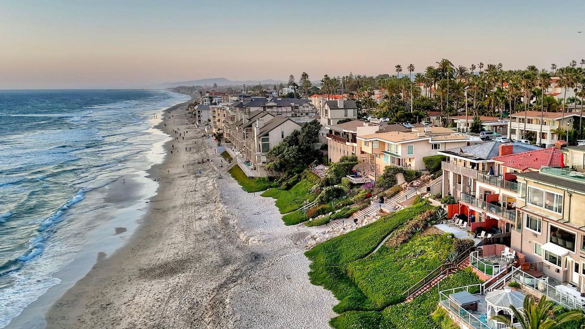Apartment Oceanfront Condo, Private Balcony, Access, Bbq