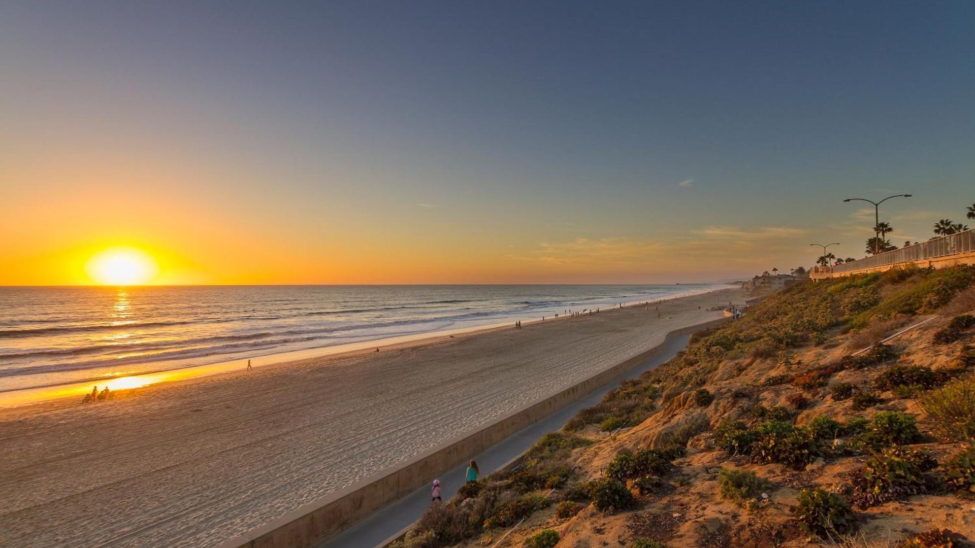 Oceanfront Condo, Private Balcony, Access, Bbq Apartment