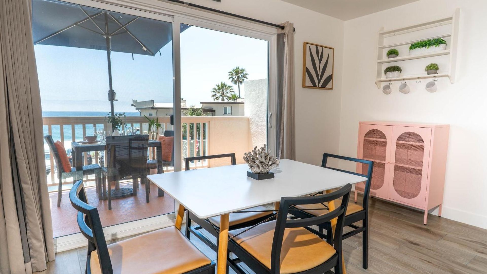 Beachwalk Aparthotel 4*