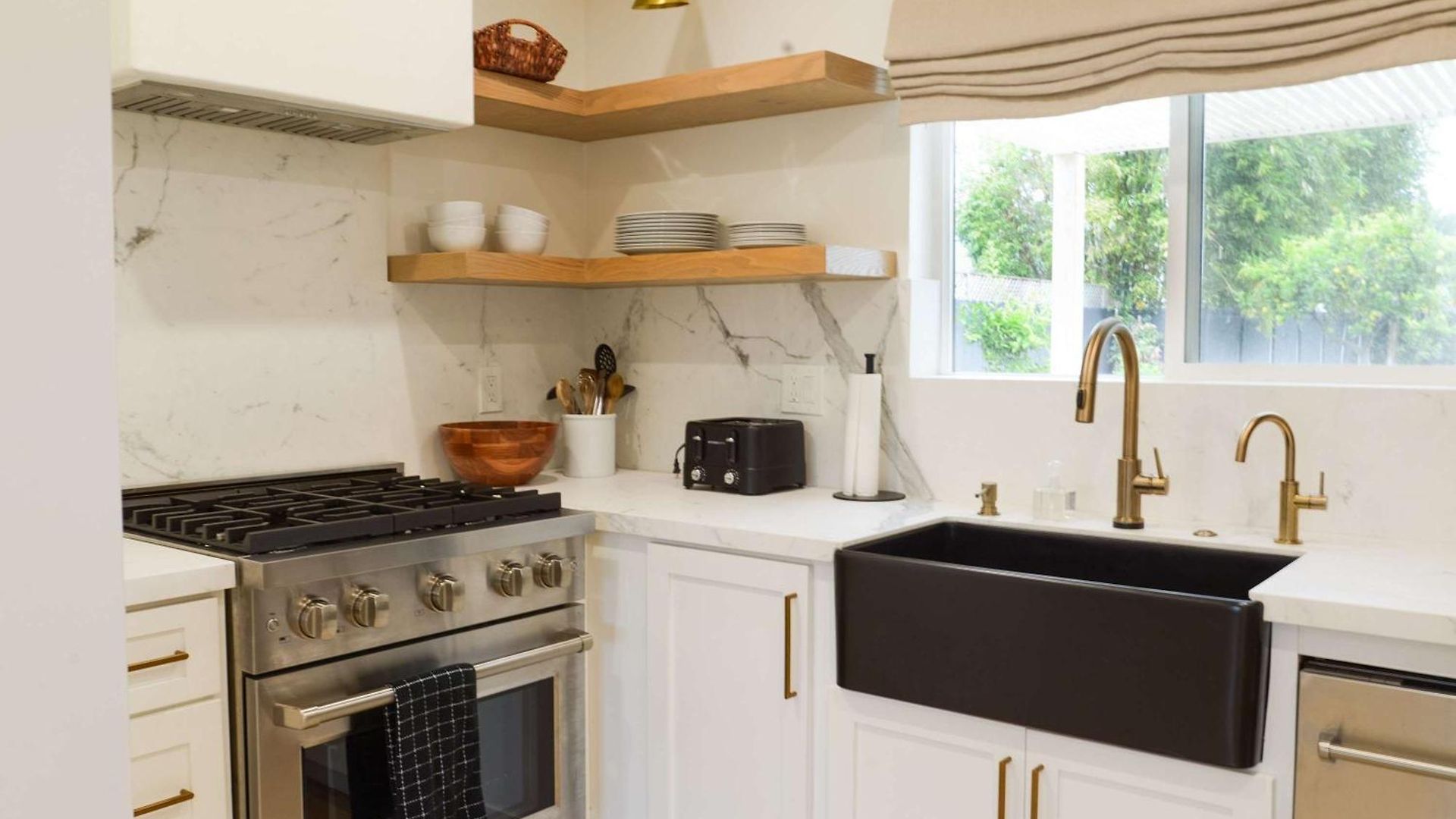 Elegant 2br With Outdoor Space Holiday home