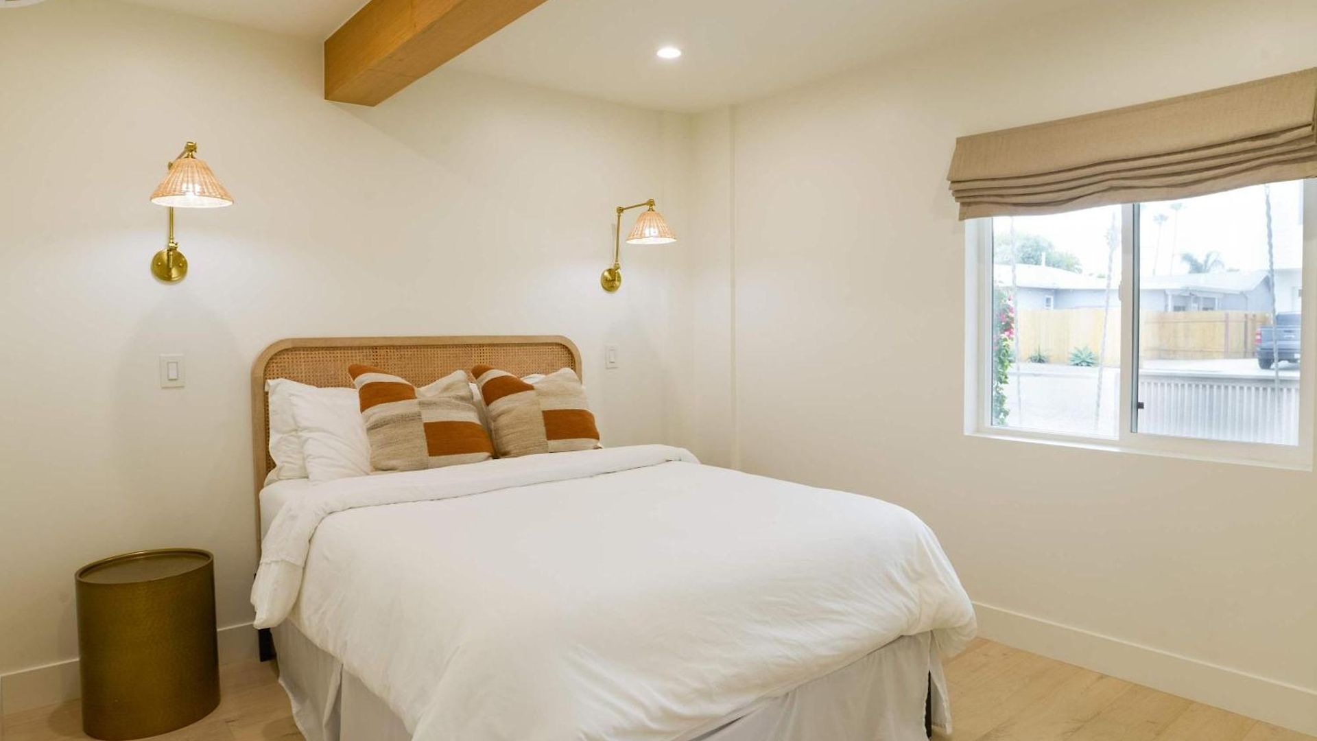 Elegant 2br With Outdoor Space
