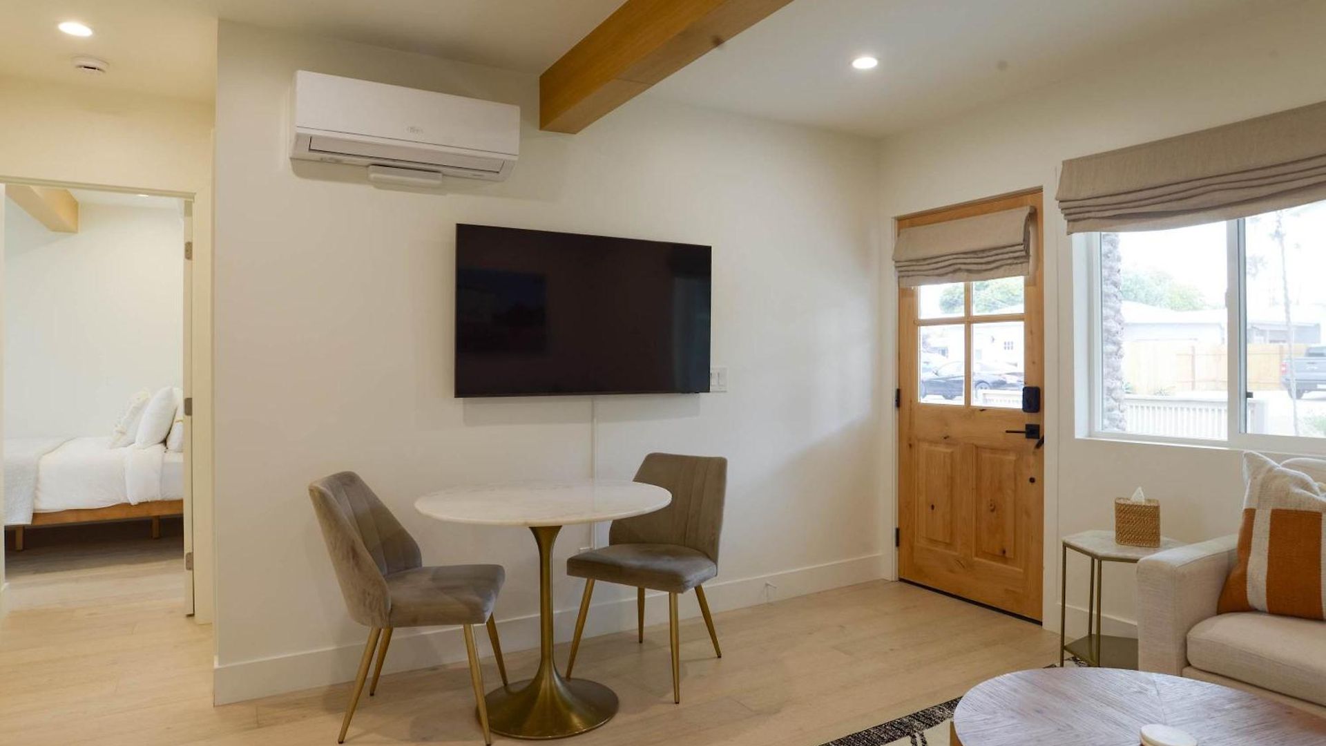 Elegant 2br With Outdoor Space Holiday home