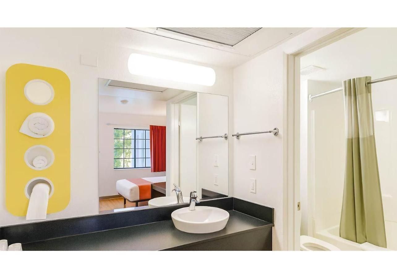 Hotel 6-carlsbad, Ca 3*