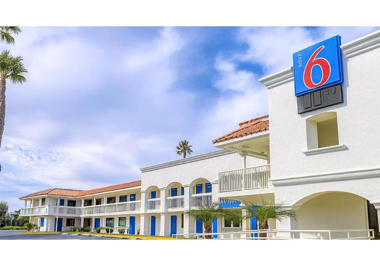 Hotel 6-carlsbad, Ca 3*