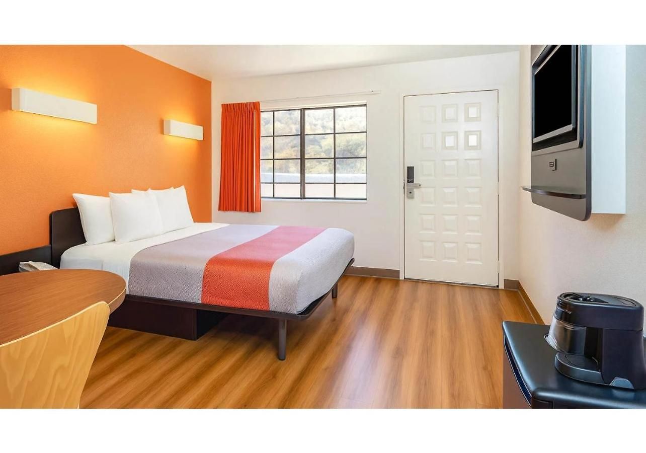 Hotel 6-carlsbad, Ca Carlsbad