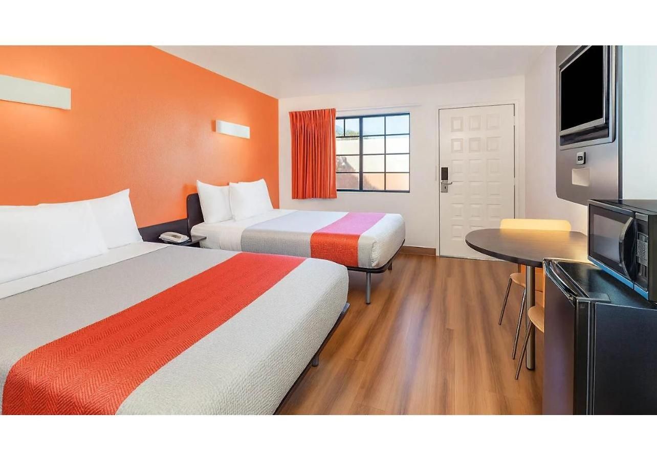 6-carlsbad, Ca Hotel