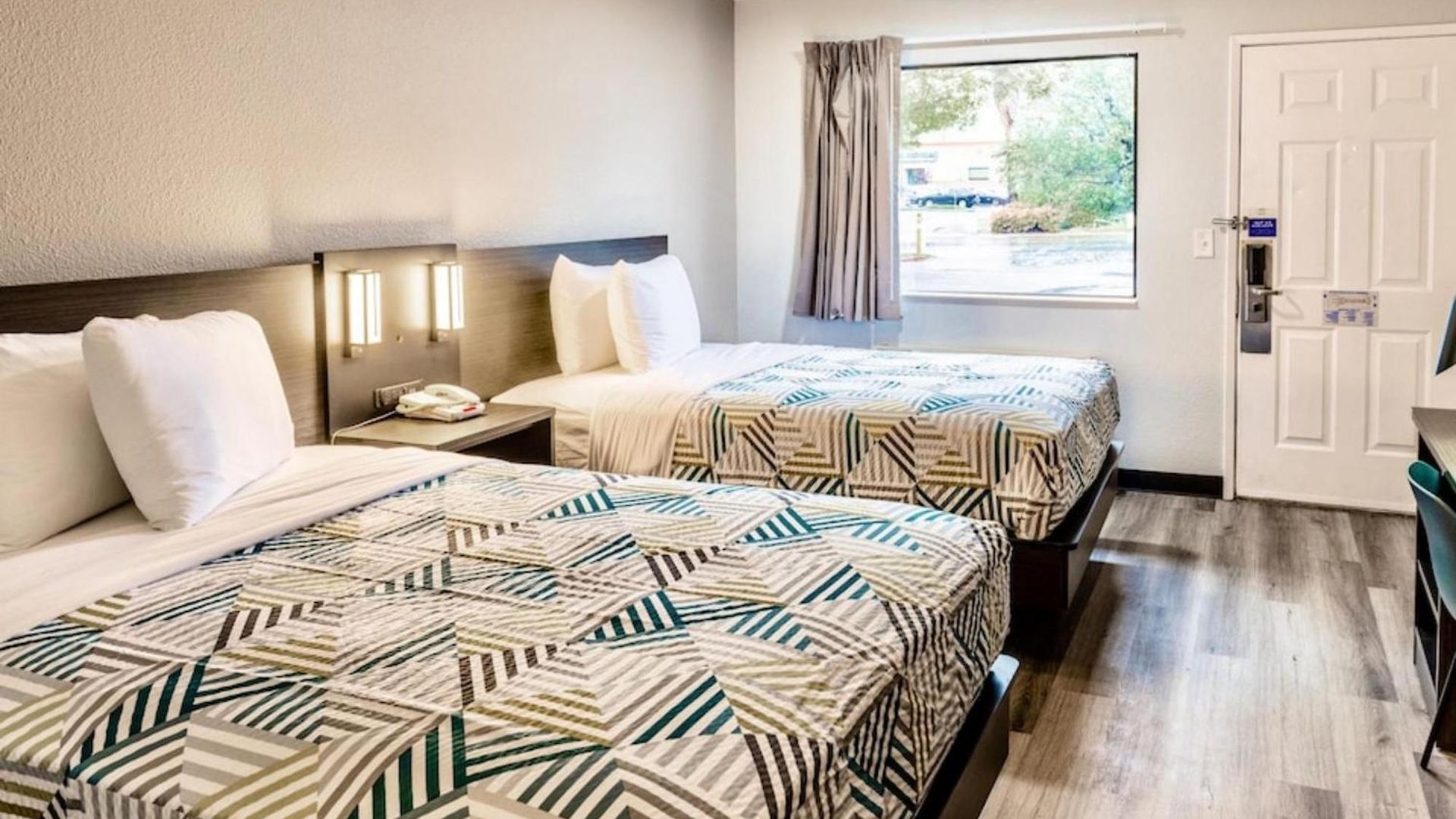 6-carlsbad, Ca - East Near Legoland Hotel