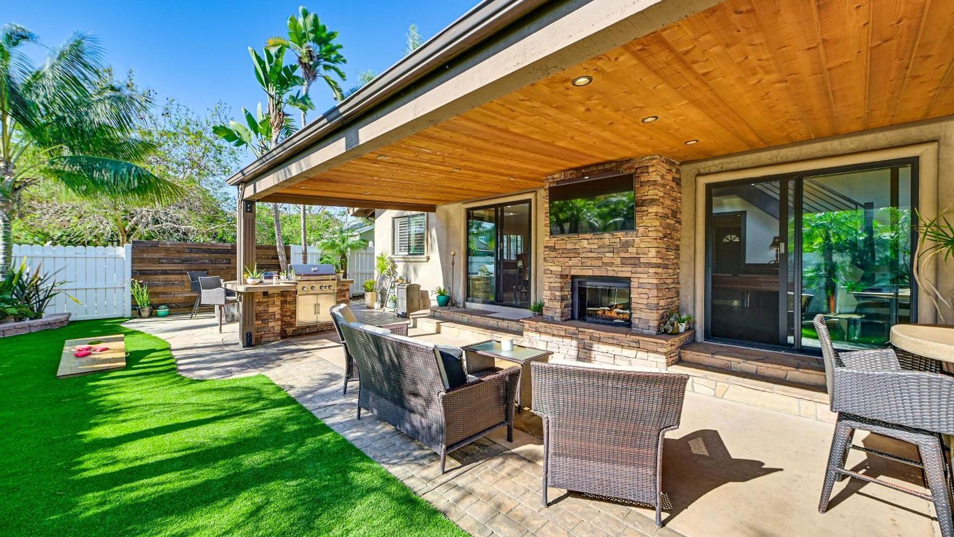 Holiday home Walk To Lagoon! Luxe Coastal Escape W/ Pool Table *