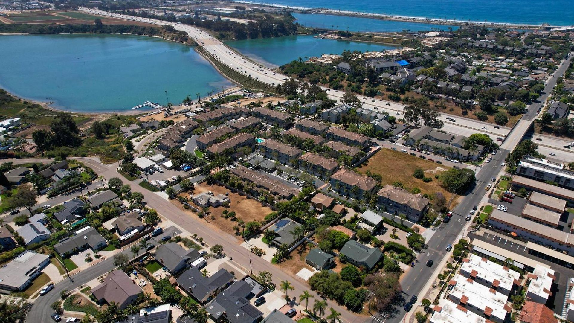 Walk To Lagoon! Luxe Coastal Escape W/ Pool Table