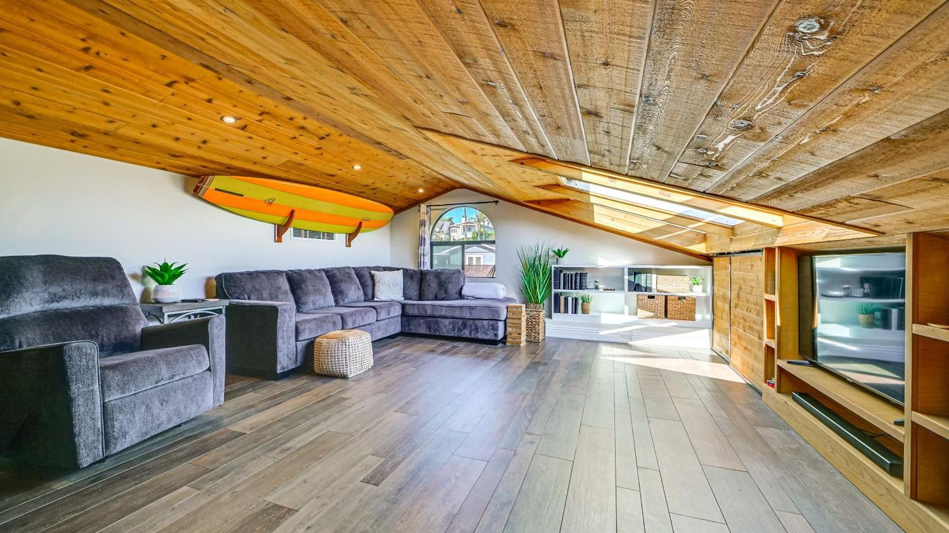 Walk To Lagoon! Luxe Coastal Escape W/ Pool Table