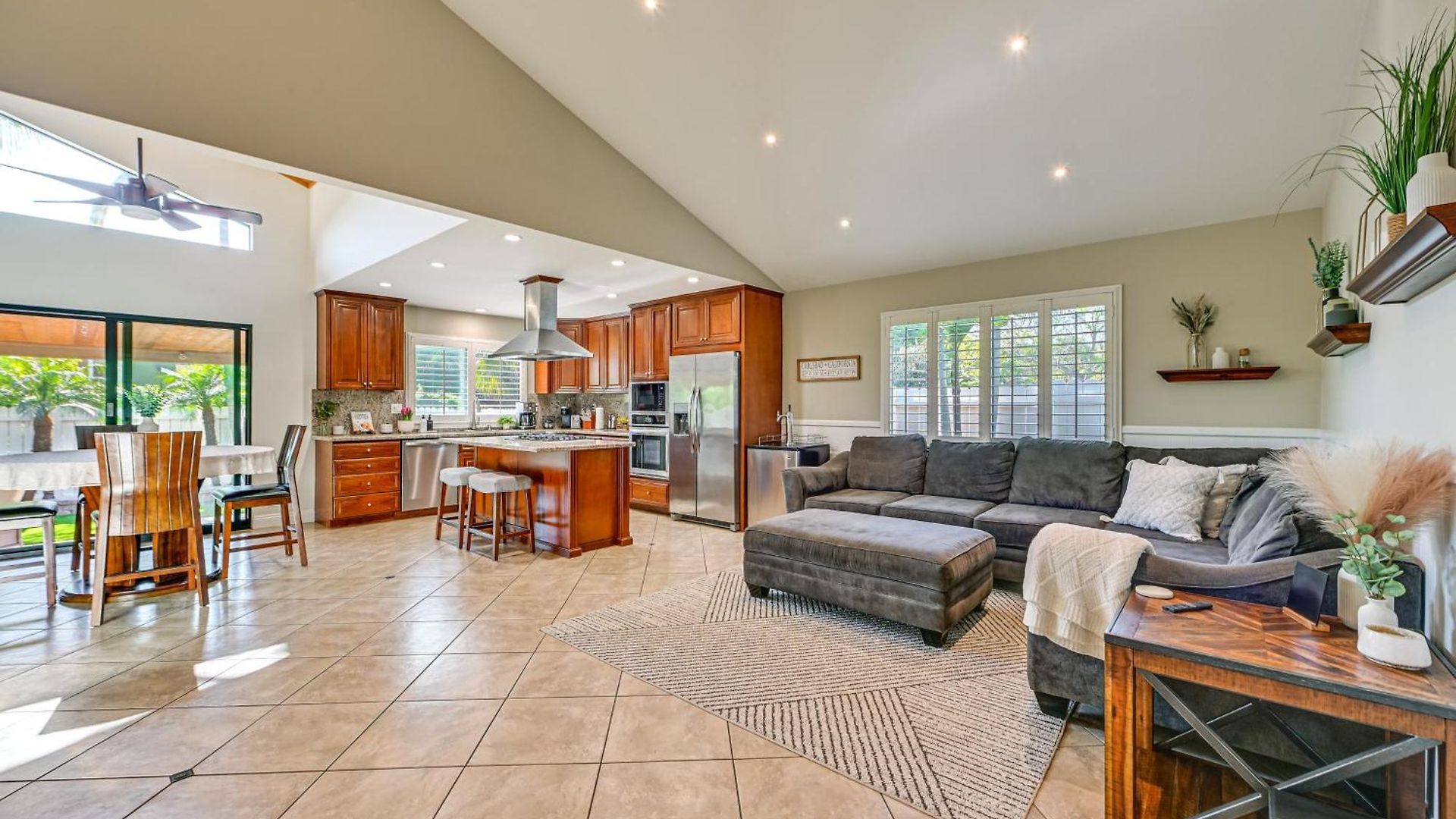 Holiday home Walk To Lagoon! Luxe Coastal Escape W/ Pool Table