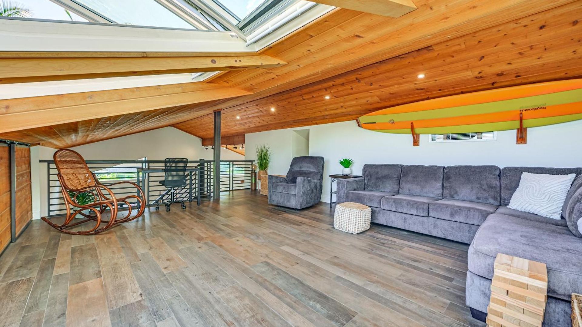 Walk To Lagoon! Luxe Coastal Escape W/ Pool Table Holiday home *