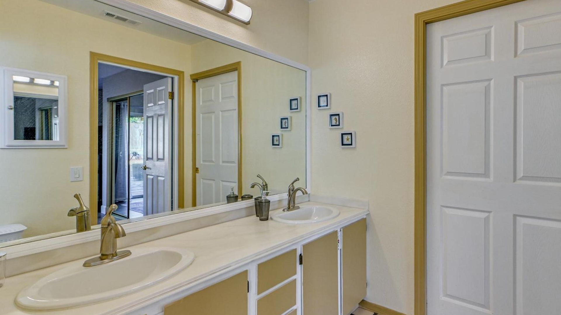 1 Mi To Beach! 'carlsbad Retreat' W/ Serene Garden Holiday home
