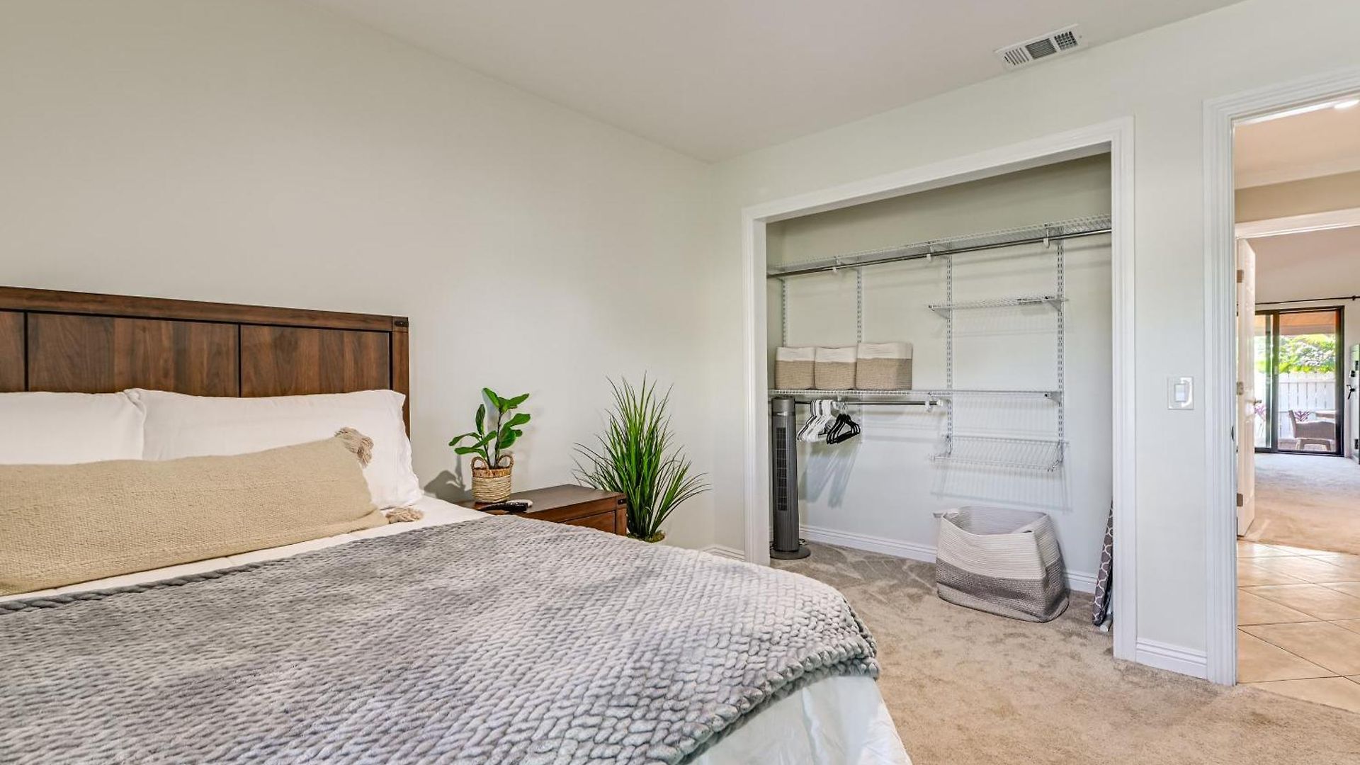 Walk To Lagoon! Luxe Coastal Escape W/ Pool Table Holiday home
