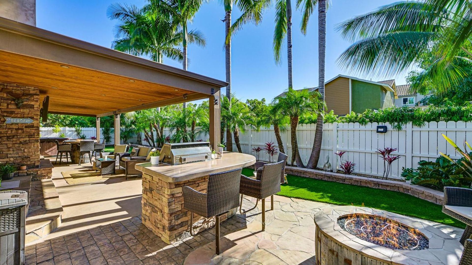 Holiday home Walk To Lagoon! Luxe Coastal Escape W/ Pool Table