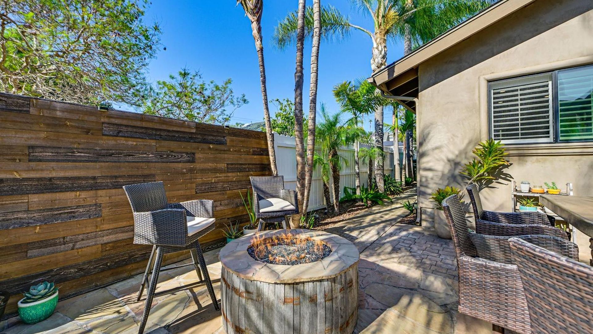 Walk To Lagoon! Luxe Coastal Escape W/ Pool Table