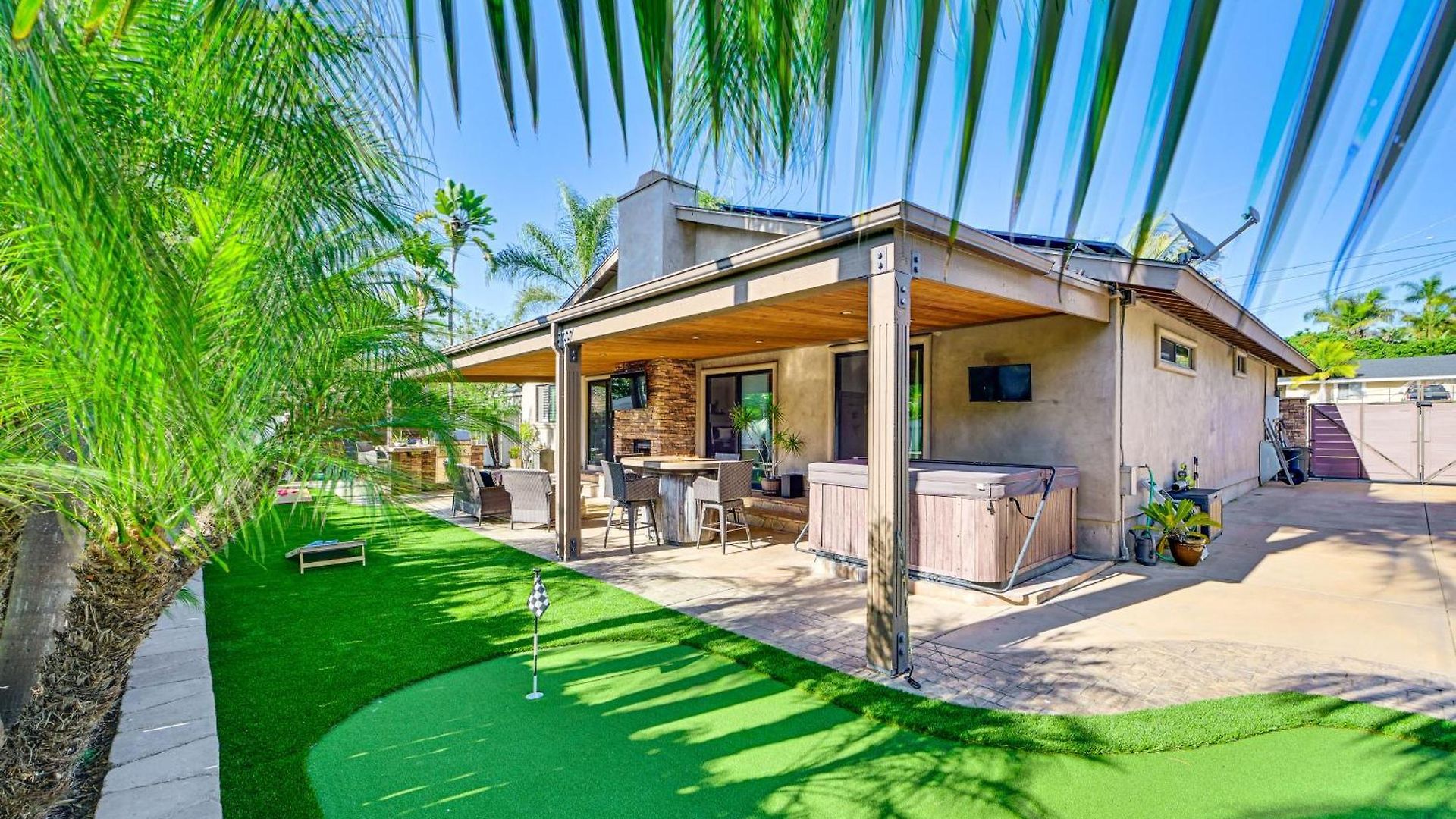 Holiday home Walk To Lagoon! Luxe Coastal Escape W/ Pool Table