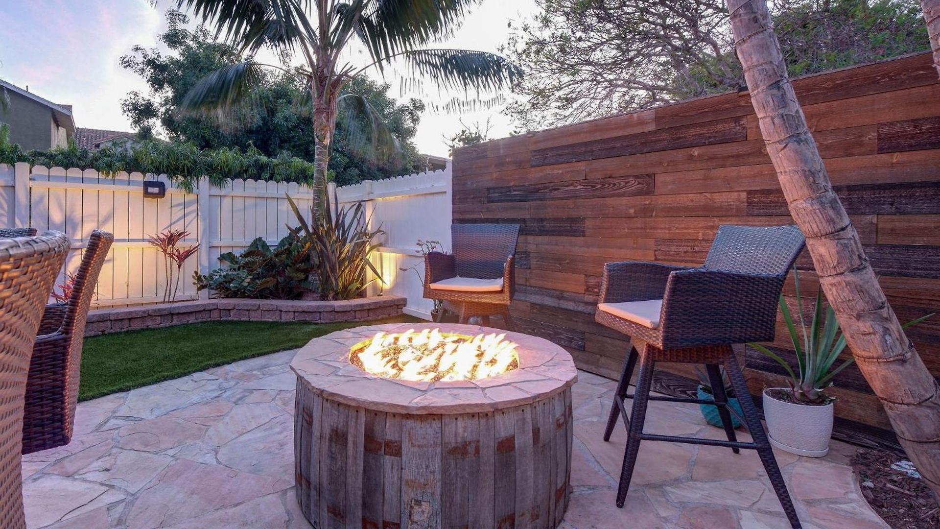 Holiday home Walk To Lagoon! Luxe Coastal Escape W/ Pool Table *