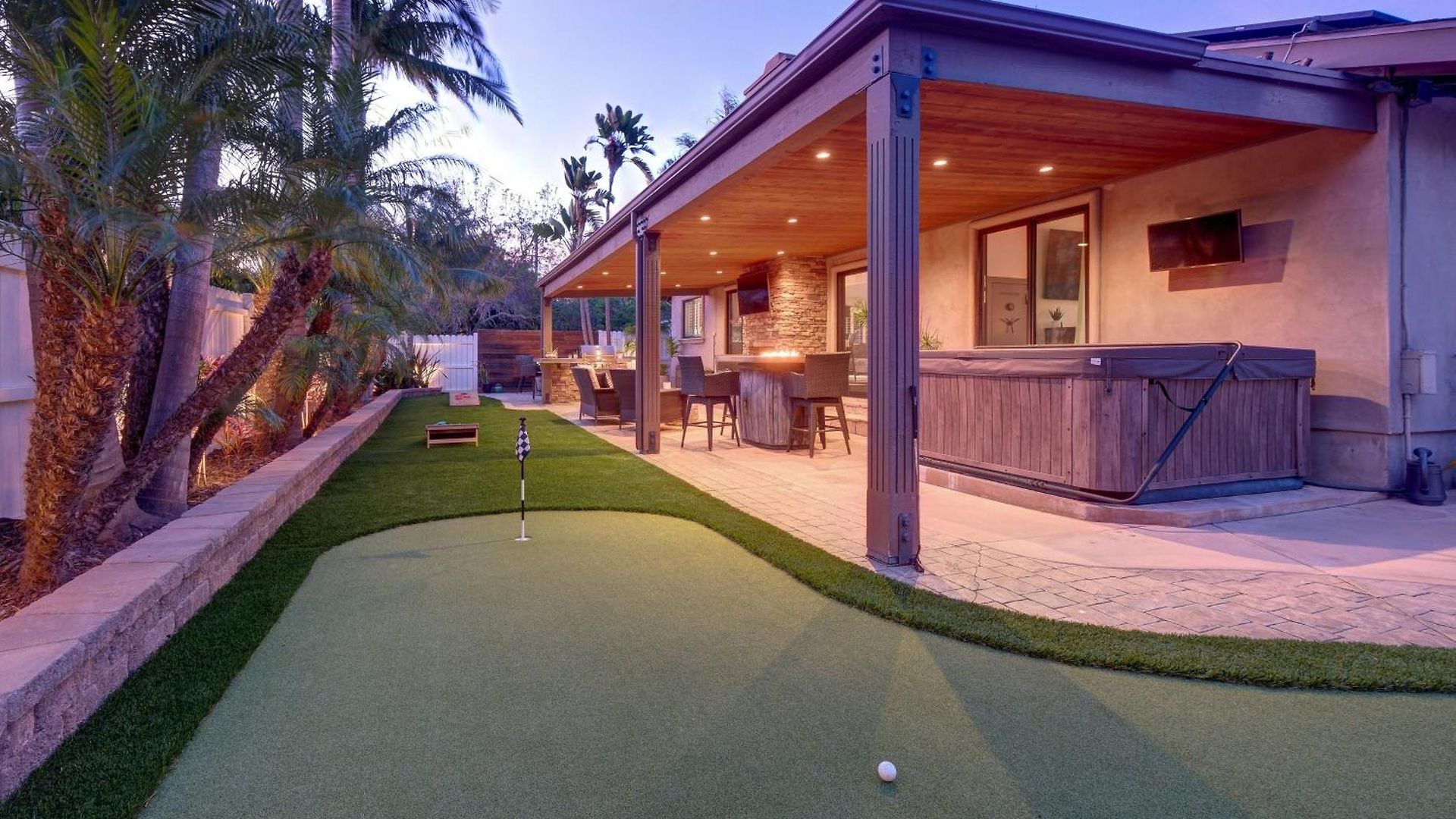 Holiday home Walk To Lagoon! Luxe Coastal Escape W/ Pool Table Carlsbad