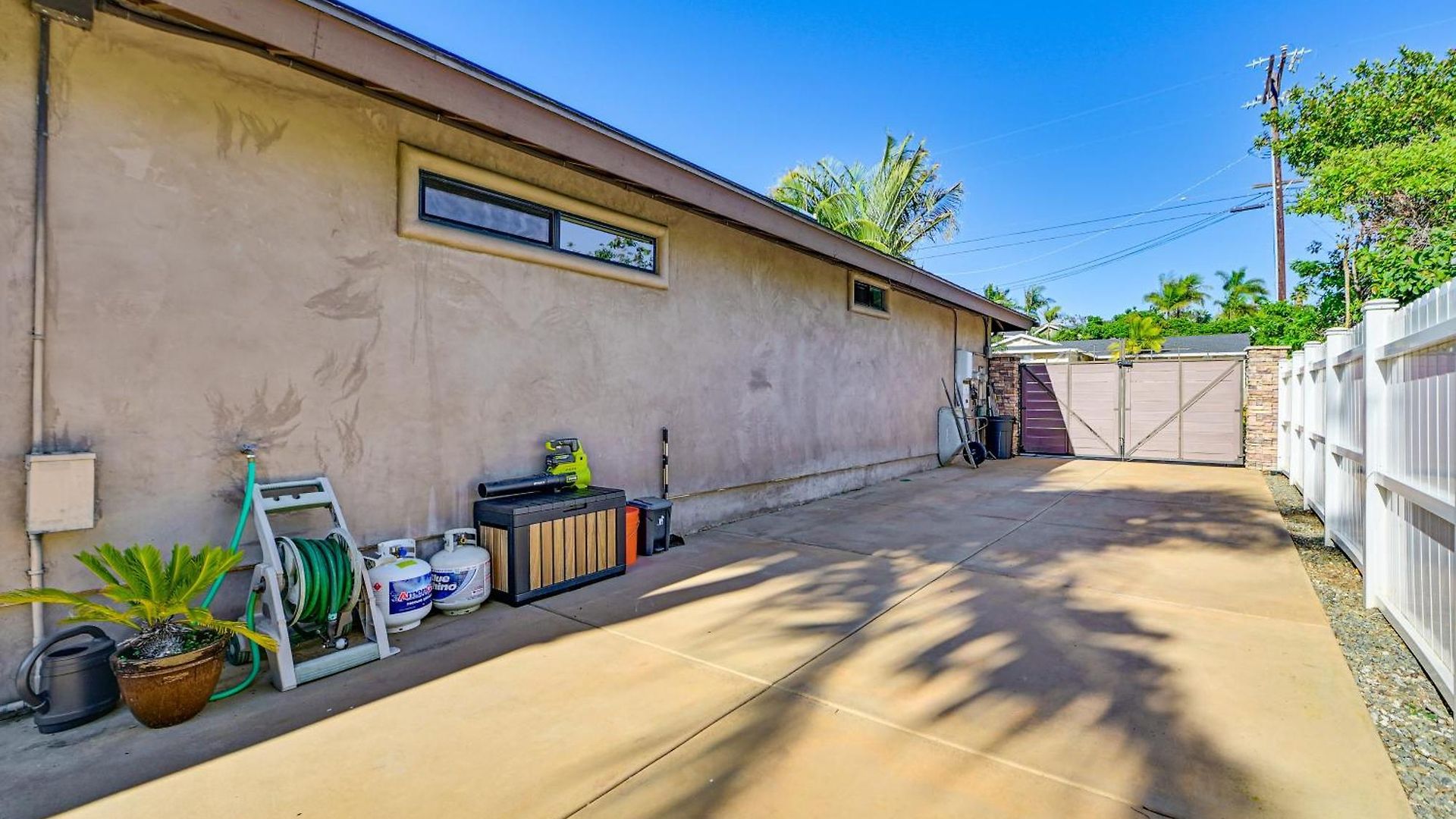 Walk To Lagoon! Luxe Coastal Escape W/ Pool Table *