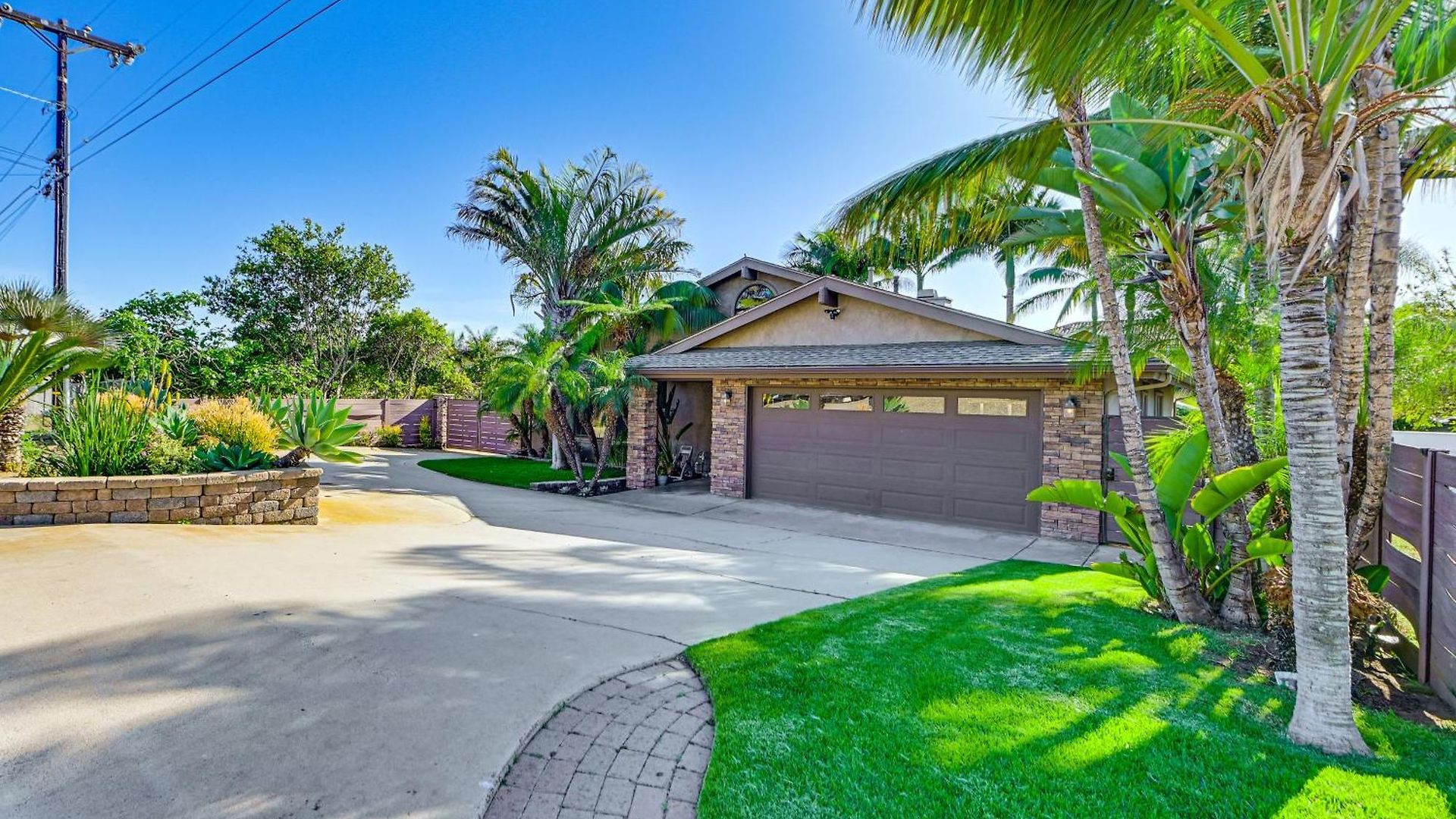 Holiday home Walk To Lagoon! Luxe Coastal Escape W/ Pool Table *
