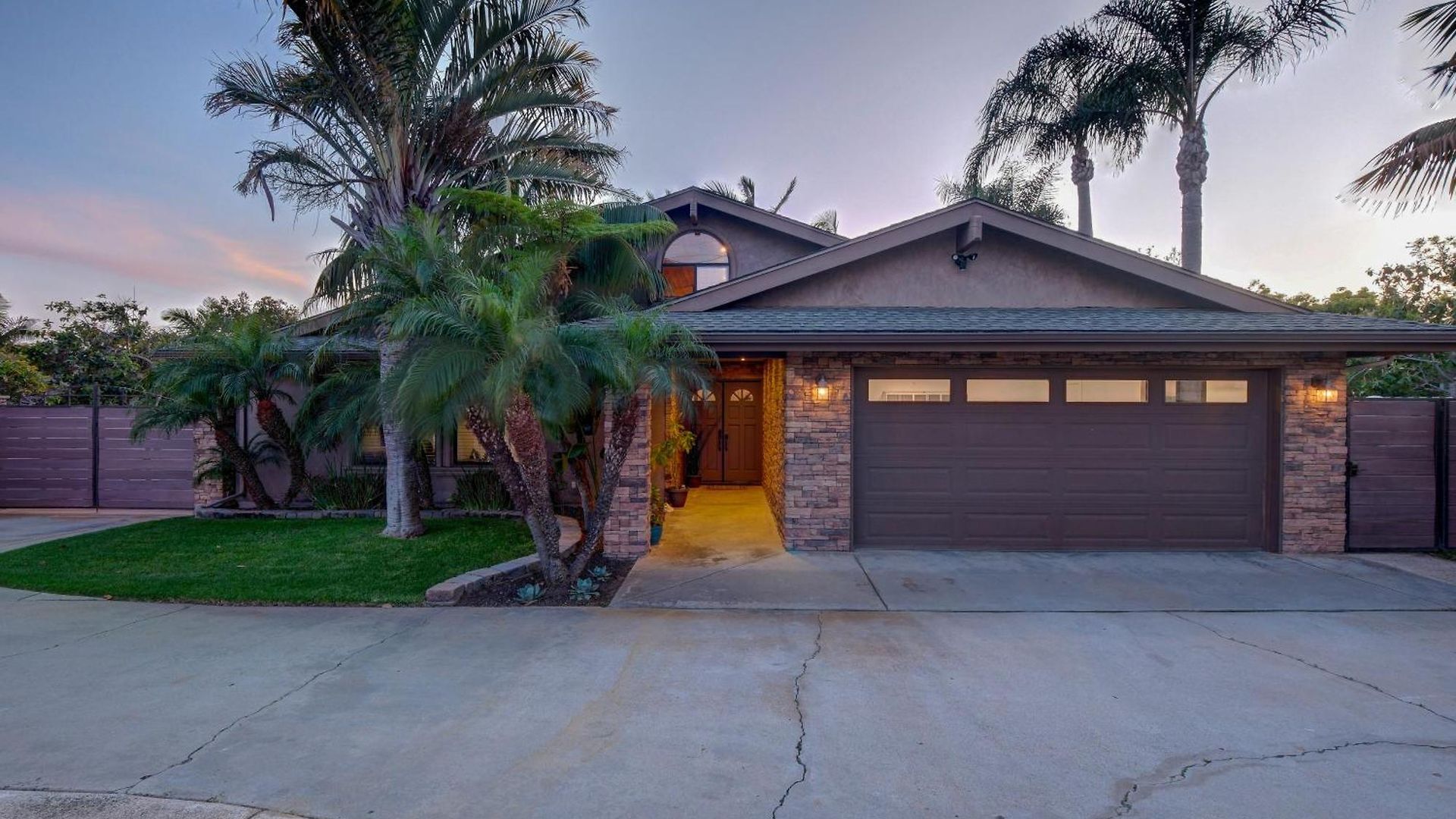 Walk To Lagoon! Luxe Coastal Escape W/ Pool Table Holiday home Carlsbad