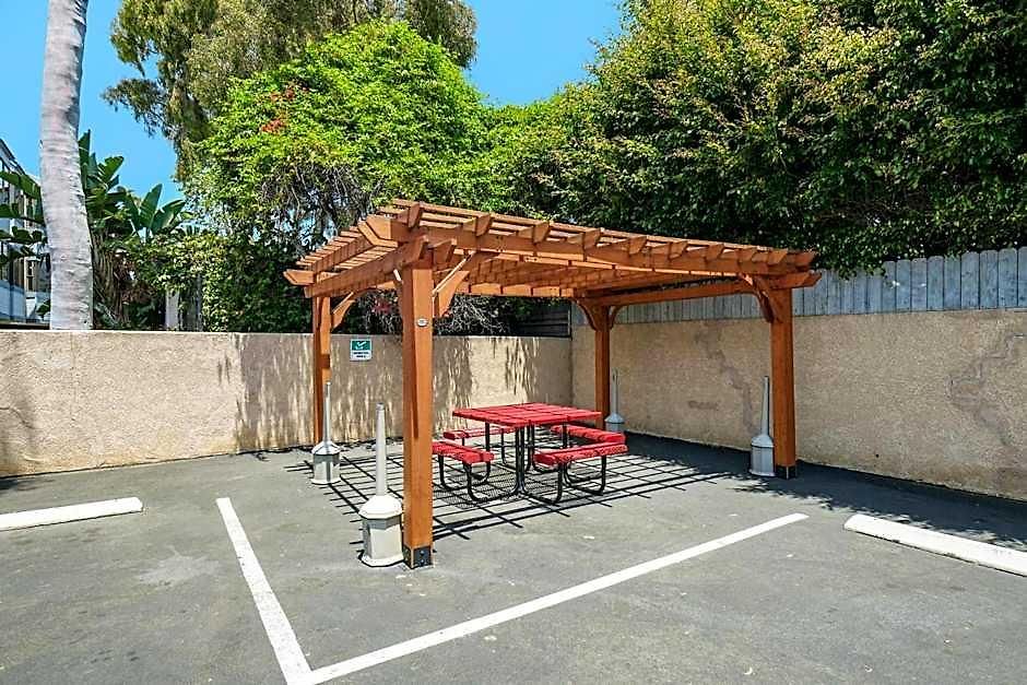 Hyland Near Legoland Motel Carlsbad