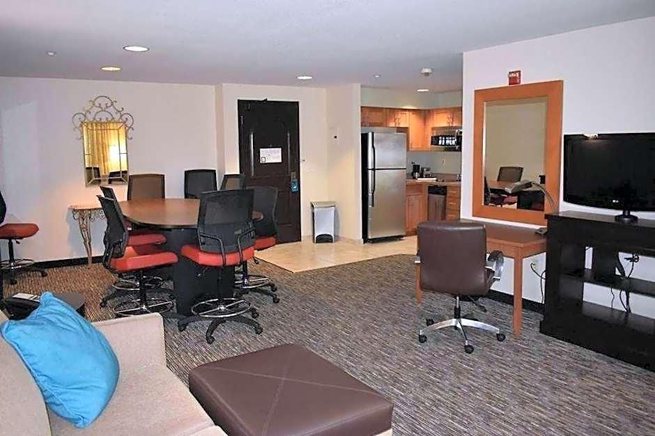 Hyatt House San Diego 4*