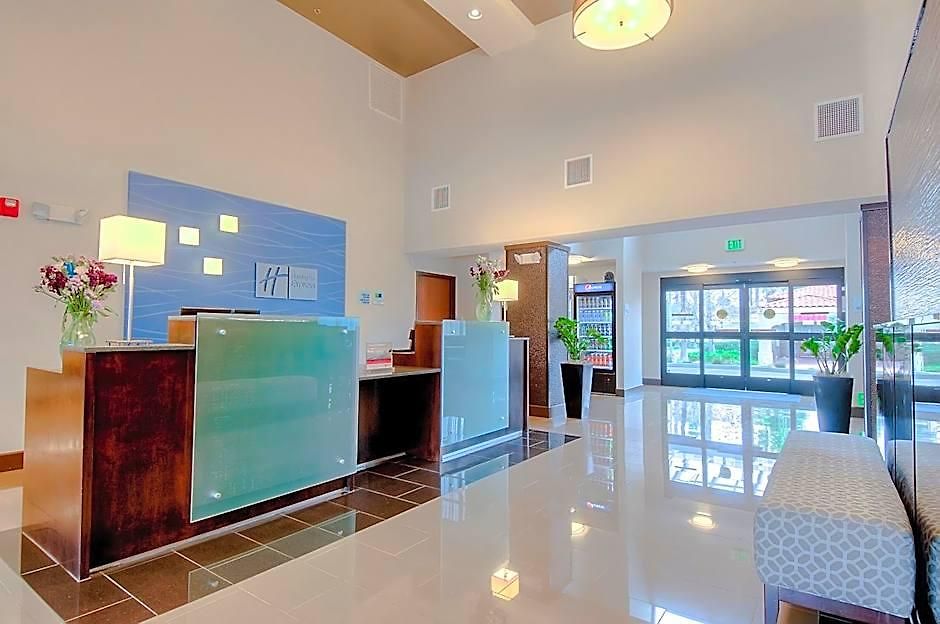 Express & By Ihg Hotel 3*