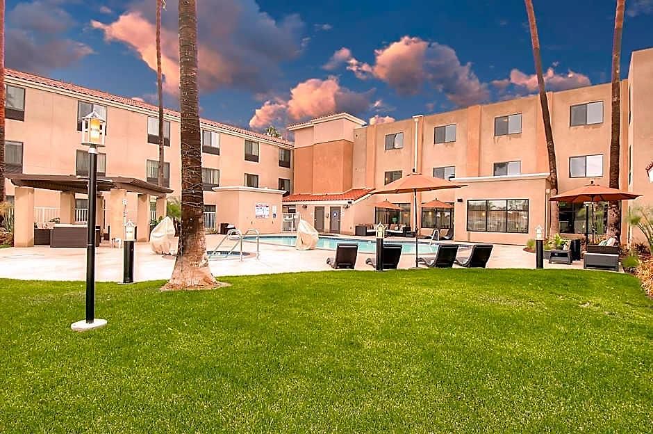 Express & By Ihg Hotel