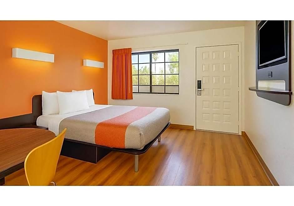 Hotel 6-carlsbad, Ca 3*