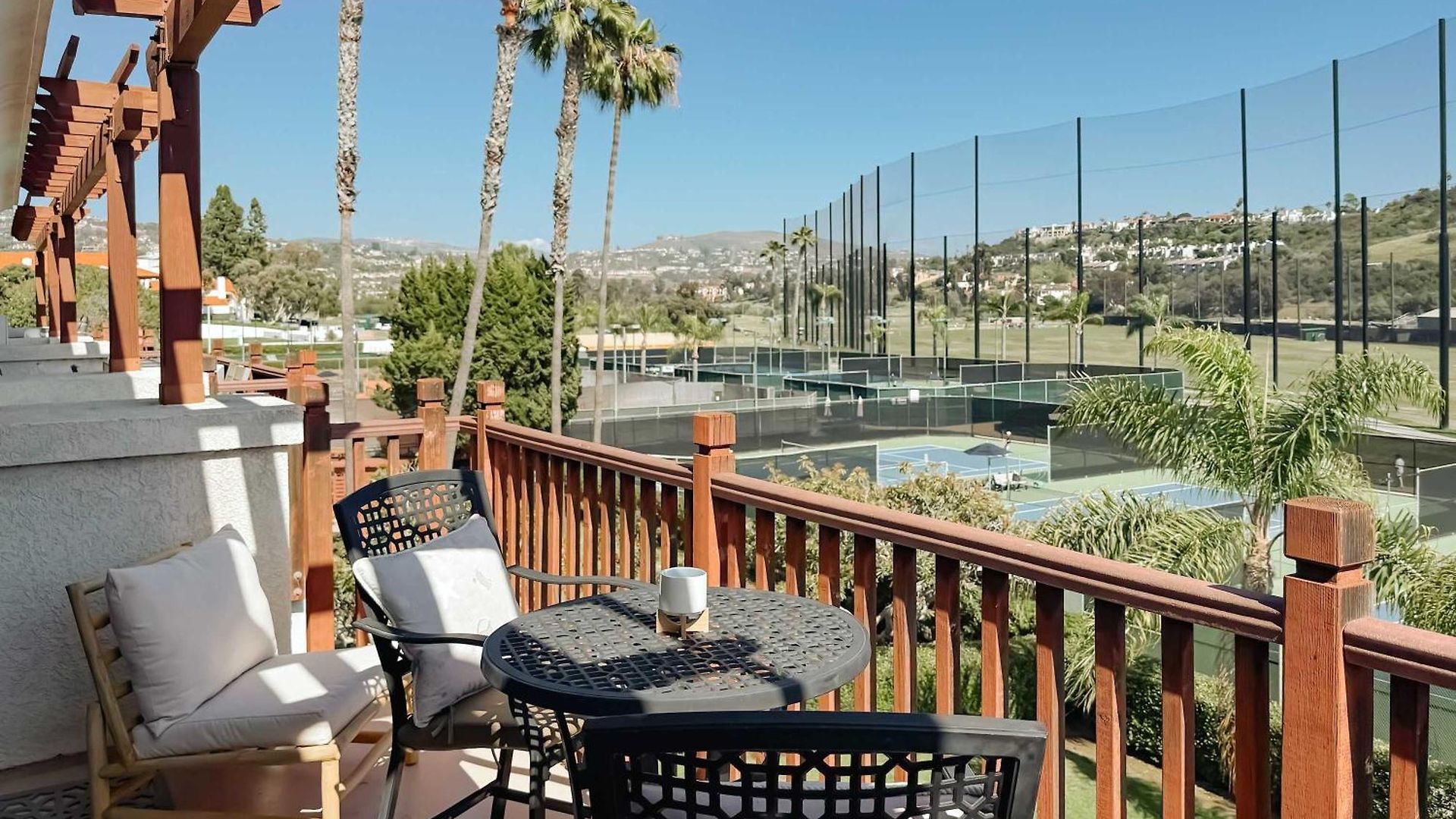 With Tennis Court View & King Beds Holiday home Carlsbad