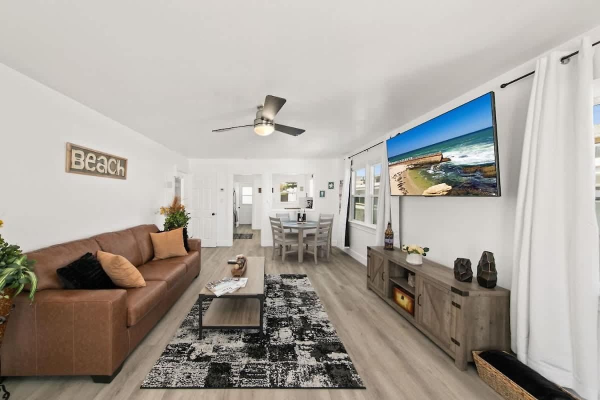 2 Bedroom With Ocean Views Large Deck Remodeled Holiday home Carlsbad