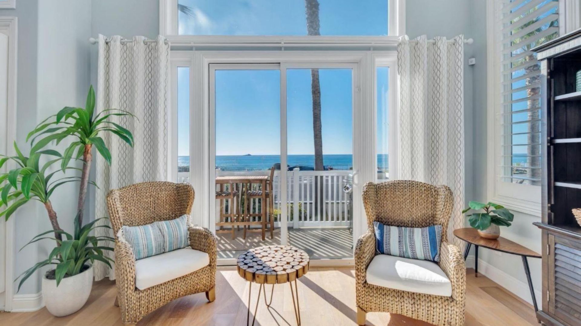 A Beachfront Fairytale In Holiday home *