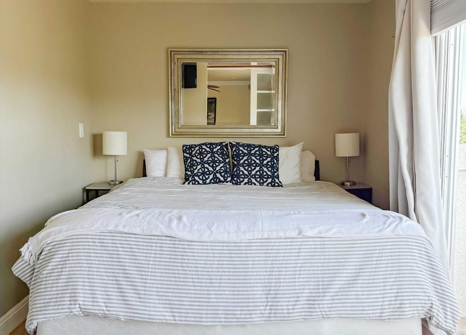 Holiday home With Tennis Court View & King Beds *