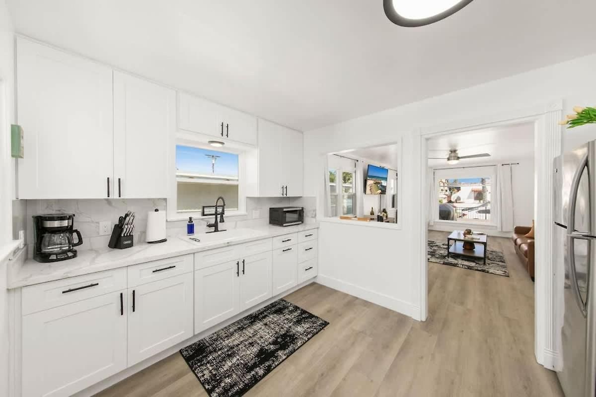 Holiday home 2 Bedroom With Ocean Views Large Deck Remodeled