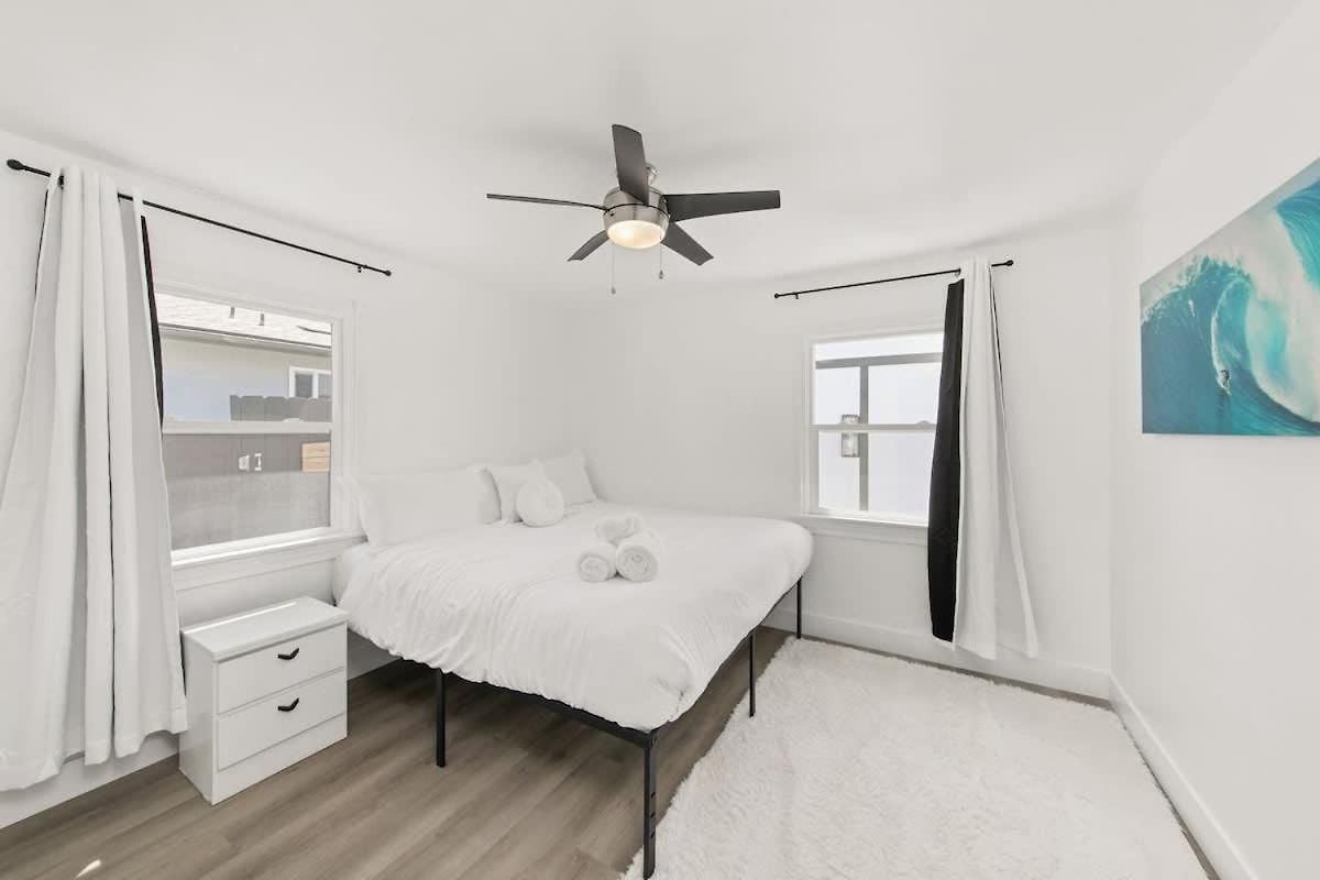 Holiday home 2 Bedroom With Ocean Views Large Deck Remodeled *