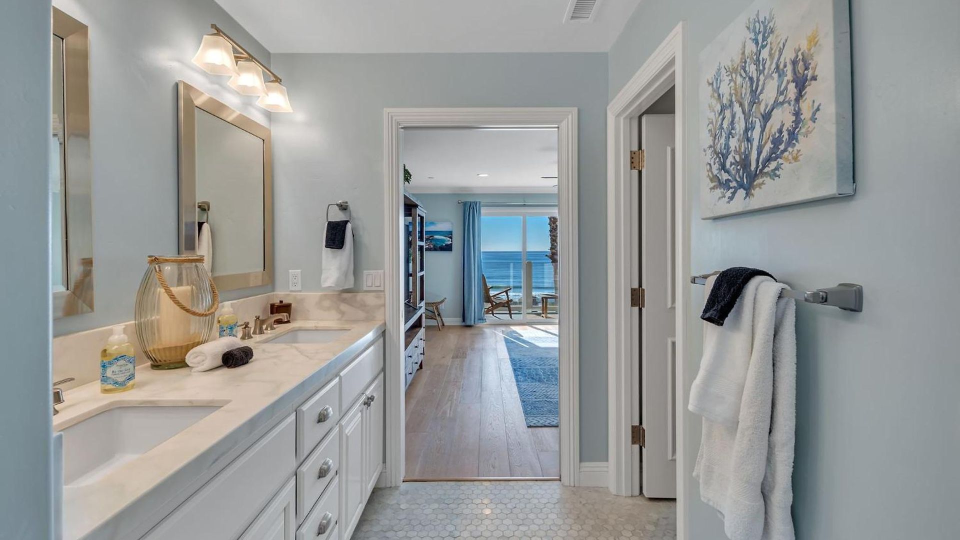 Holiday home A Beachfront Fairytale In