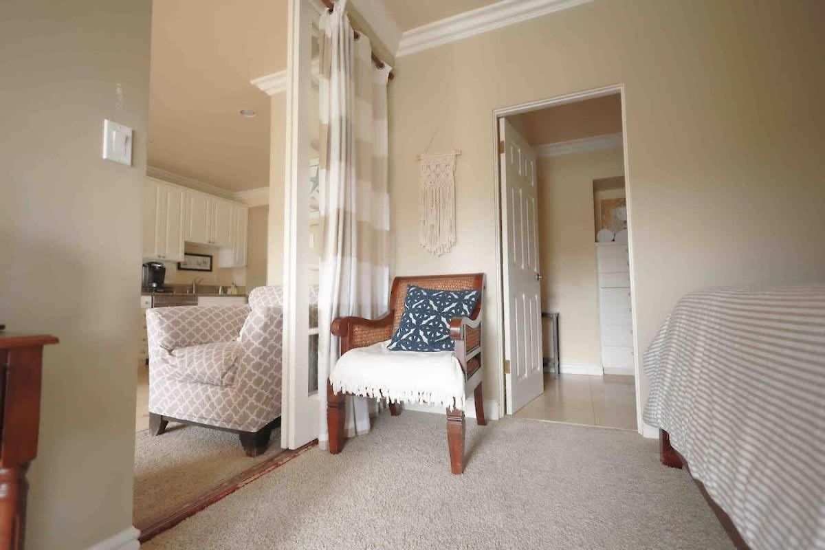 Holiday home With Tennis Court View & King Beds *