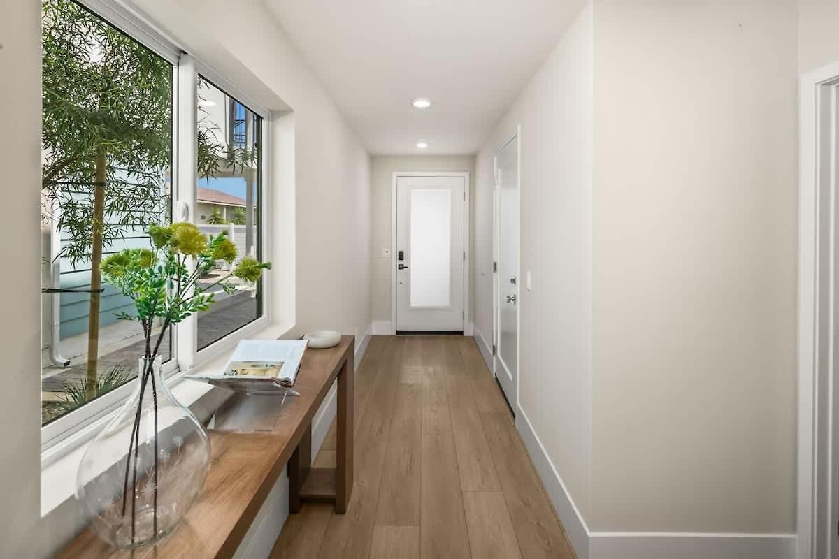 3 Minute Walk To 4 Bedroom Holiday home *