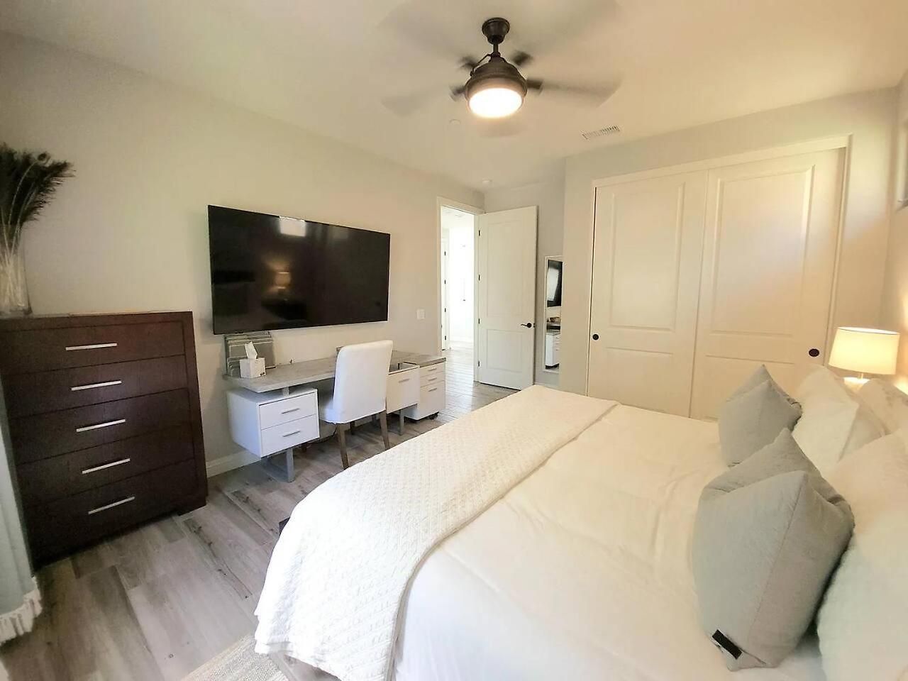 Luxury Coastal Retreat - & Lagoon Holiday home *