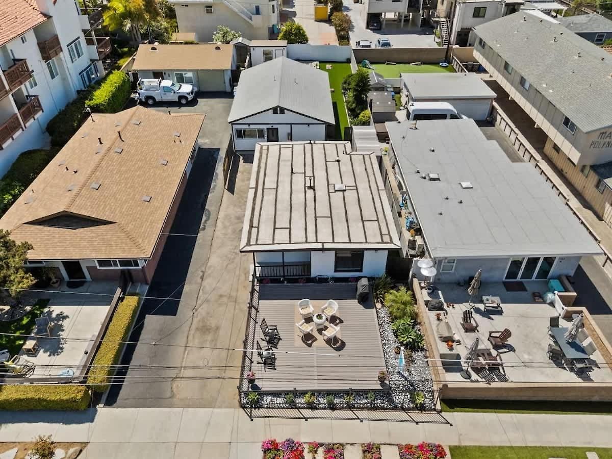 2 Bedroom With Ocean Views Large Deck Remodeled *