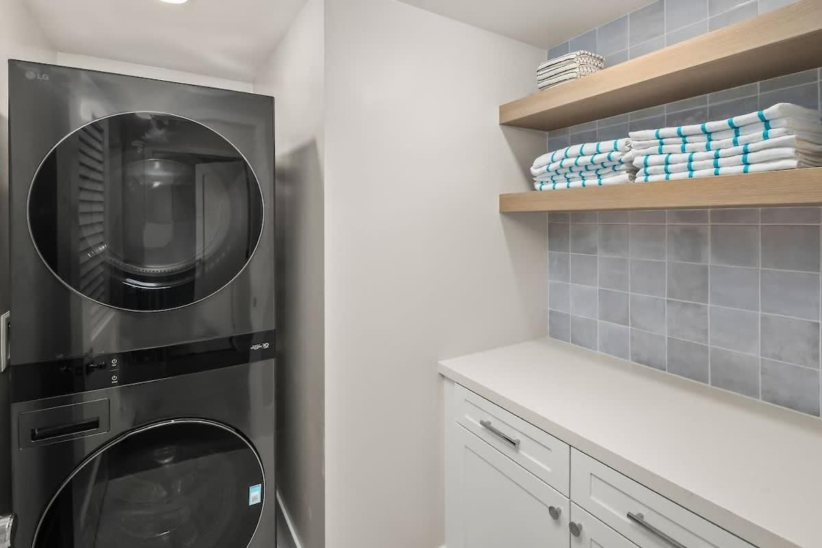3 Minute Walk To 4 Bedroom Holiday home