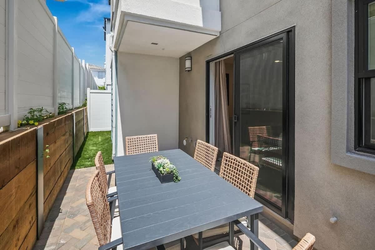 3 Minute Walk To 4 Bedroom Holiday home Carlsbad