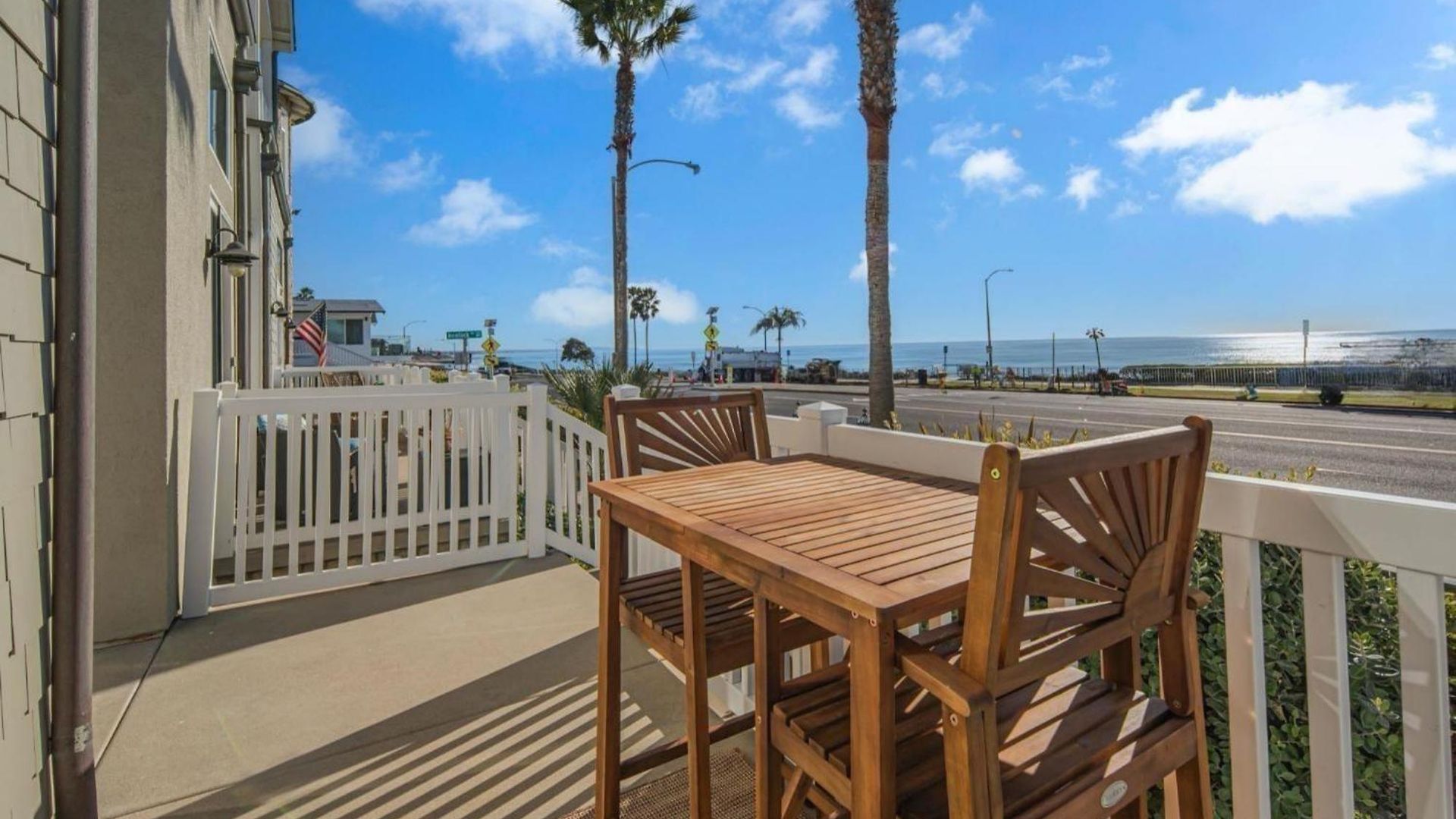 Holiday home A Beachfront Fairytale In *
