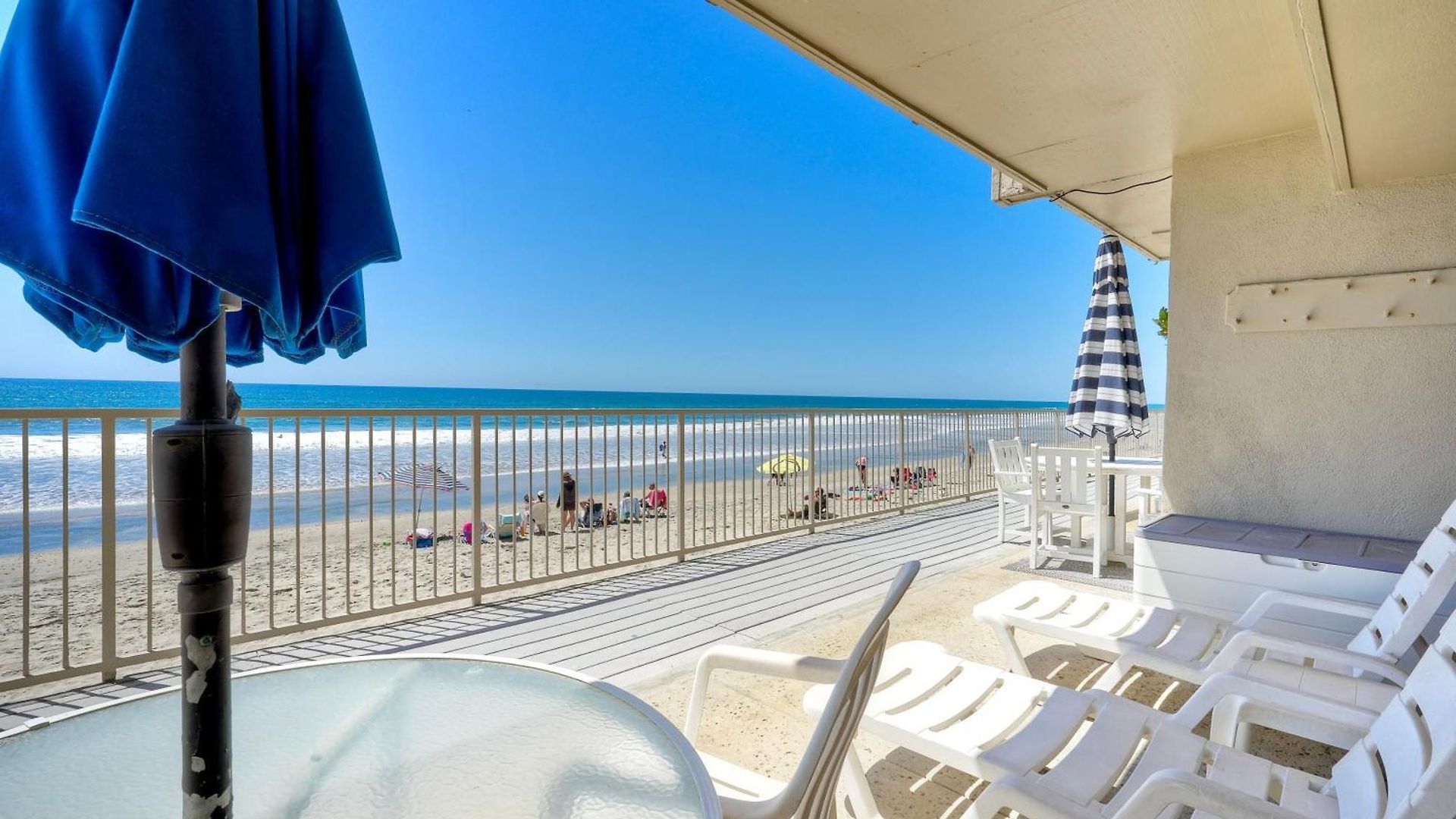 Oceanfront 2br - Private Patio - Steps To